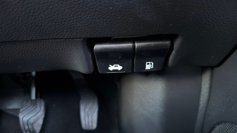 Nissan Qashqai 1.3 DiG-T 160 Tekna 5dr Petrol Hatchback